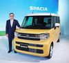 スズキ、新型「スペーシア」11/22に発売 6年ぶりフルモデルチェンジ オットマンなど新機能追加で1割値上げ 153万円から