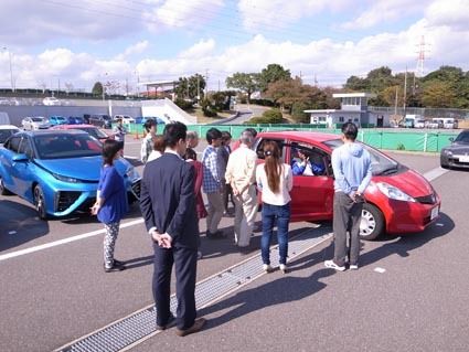 愛車でサーキット走行 三重トヨペットが鈴鹿で運転教室 中部圏 紙面記事