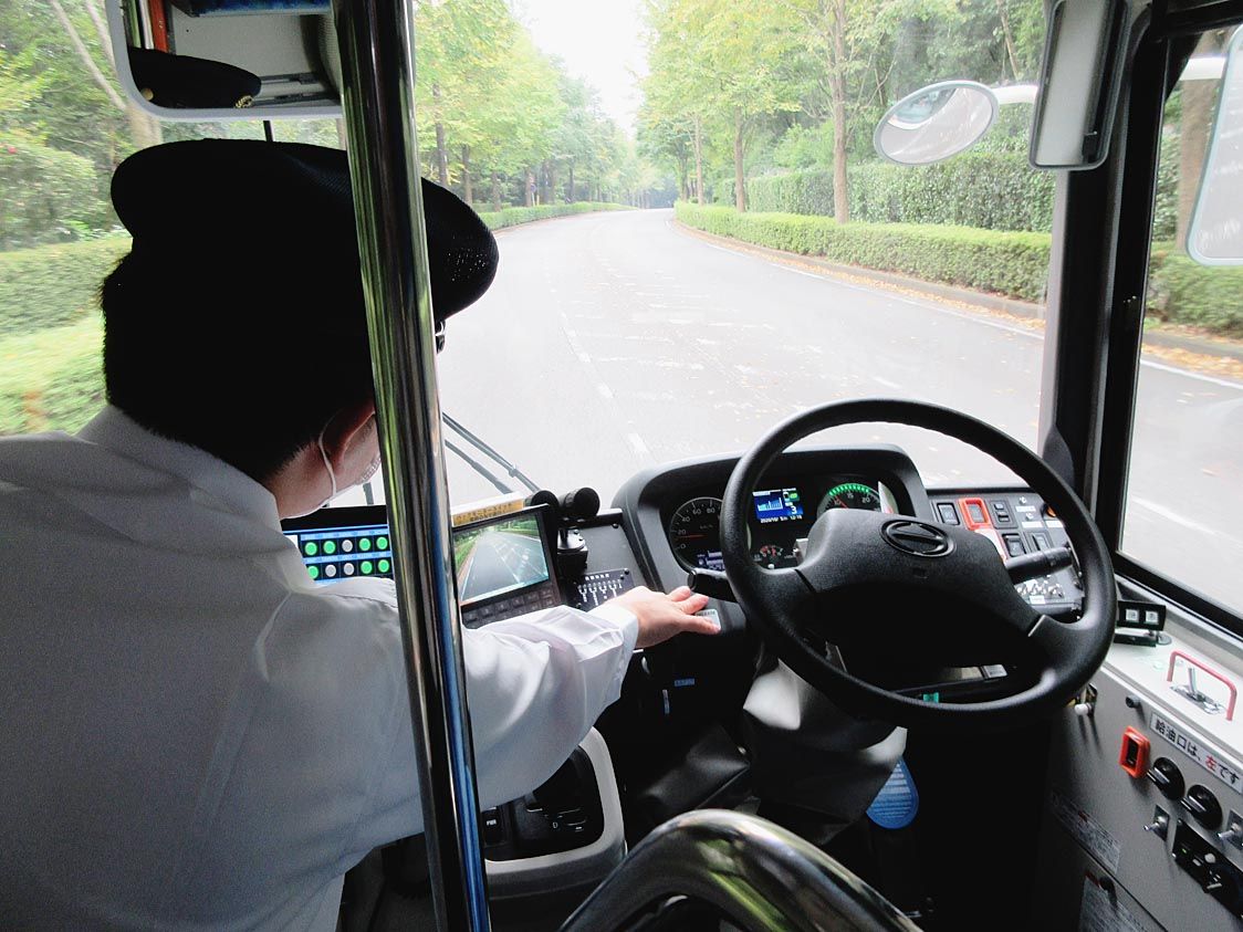 運転席無人の大型バス よこはま動物園で自動運転の実証開始 相鉄や群馬大など モビリティ 紙面記事