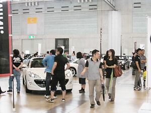 熊本自販輸入車部会 初イベント盛況 ７ブランド１００台超が集結 九州 紙面記事