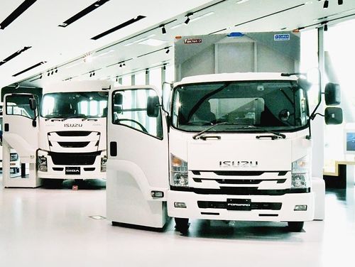 大型車メーカー各社 トラック販売にサブスクやダイナミックプライシング導入を検討 新たな手法で市場縮小に対応 自動車メーカー 紙面記事