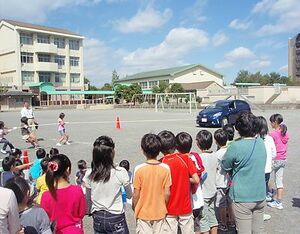 トヨタ西東京カローラ 八王子の小学校で クルマ原体験教室 首都圏 紙面記事