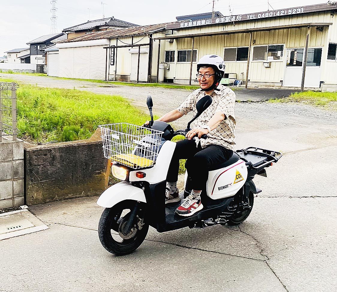 三菱オートリースと日本新聞販売協会、新聞配達用バイクの電動化で協力 EVバイクの1カ月無料レンタルを開始｜自動車流通・新車ディーラー｜紙面記事