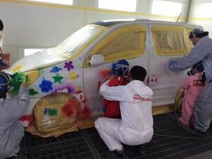 ネッツトヨタノヴェルとやま 夢の車をデザインしよう サマーフェスで塗装体験 中部圏 紙面記事