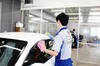 手洗い洗車サービス、ツールで労力の軽減や効率化 体への負担減で女性やシニアも簡単に