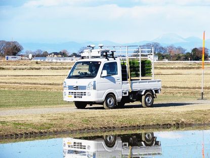 スズキ、軽トラの自動運転化で「スマート農業」を後押し 高齢化