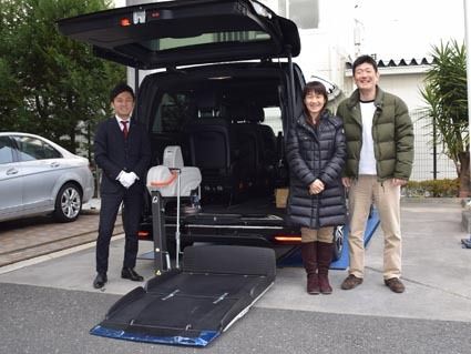 写真ニュース こだわりの福祉車両仕様 ベンツ ｖクラス を納車 近畿圏 紙面記事