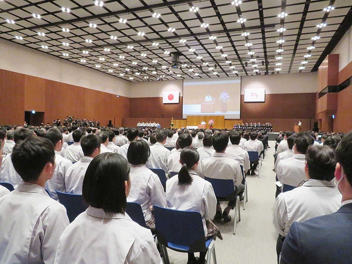 トヨタ工業学園 ２４７人が卒業 自動車メーカー 紙面記事