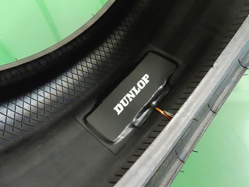 住友ゴム タイヤに装着するセンサーの電池レス化に成功 路面に接地したタイヤの変形で発電 自動車部品 素材 サプライヤー 紙面記事