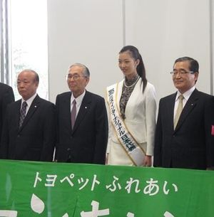 鹿児島トヨペット ふれあいグリーンキャンペーンで県に環境植物贈呈 九州 紙面記事