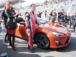 トヨタ自動車 来春発売の小型ｆｒスポーツ 車名 ハチロク に 自動車メーカー 紙面記事