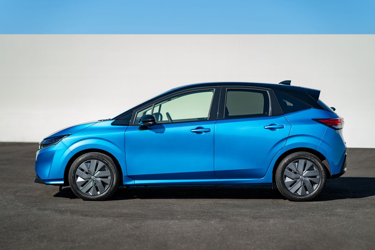 日産 ノート ベースの3ナンバー新型車 来春めどに投入 上級モデルに位置づけ 自動車メーカー 紙面記事 日産 ノート ベースの3ナンバー新型車 来春めどに投入 上級モデルに位置づけ 自動車メーカー 紙面記事