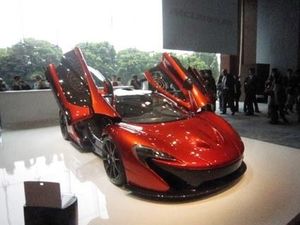 マクラーレン ｐｈｖのスポーツカー ｐ１ 日本初公開 自動車メーカー 紙面記事