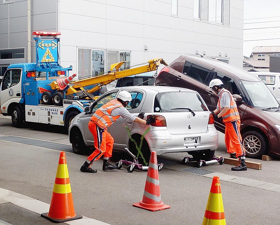 事故車のレッカー移動を実演 ｊａｆ富山が第１回運営委 中部圏 中部圏