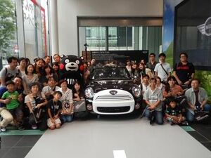 ｂｍｗジャパン くまモンと一緒にｍｉｎｉの日祝う 紙面記事
