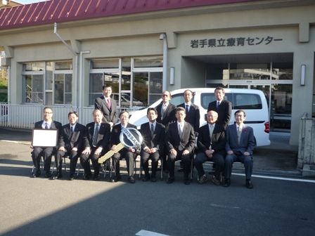 日産 岩手県立療育センターにバネット タクシーを寄贈 東北 紙面記事