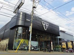 東京にトライアンフ旗艦店誕生 長野県の輸入車ディーラーが初進出 紙面記事