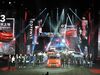 サーキット場での新車発表会、ファッションショーにヘリコプターも飛ぶ…超ド派手な演出の裏側に潜む中国系新興自動車メーカーの思惑